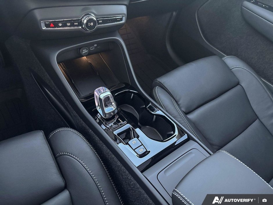 2026 Volvo XC40 Ultra Dark Theme-18