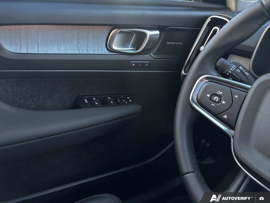 2026 Volvo XC40 Ultra Dark Theme-17