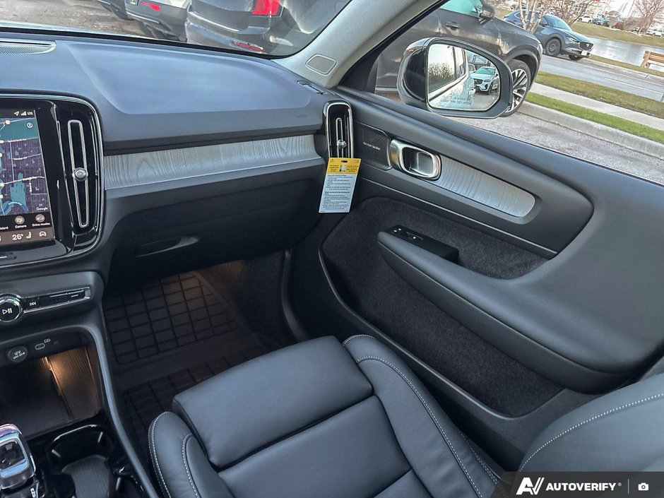 2026 Volvo XC40 Ultra Dark Theme-25