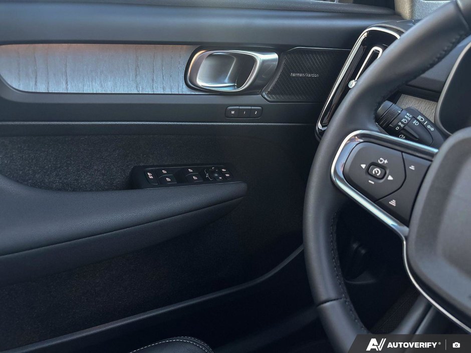 2026 Volvo XC40 Ultra Dark Theme-17