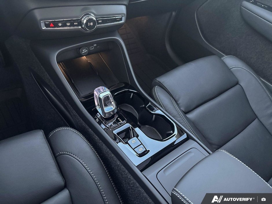 2026 Volvo XC40 Ultra Dark Theme-18