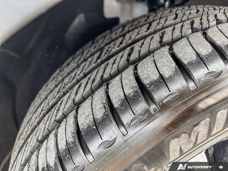 2026 Volvo XC40 Core Dark Theme-10