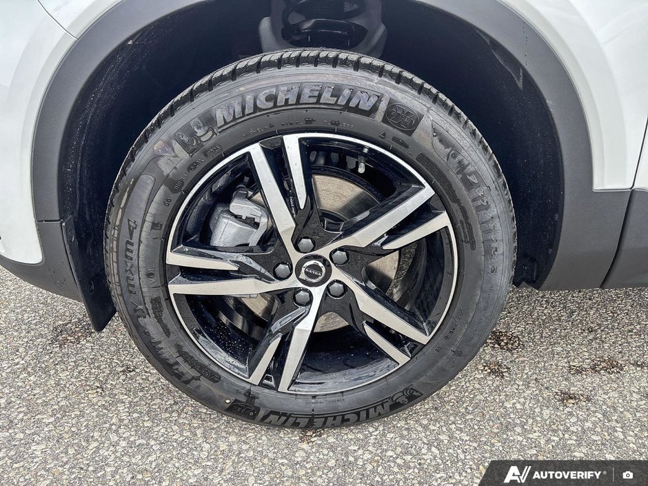 2026 Volvo XC40 Core Dark Theme-9