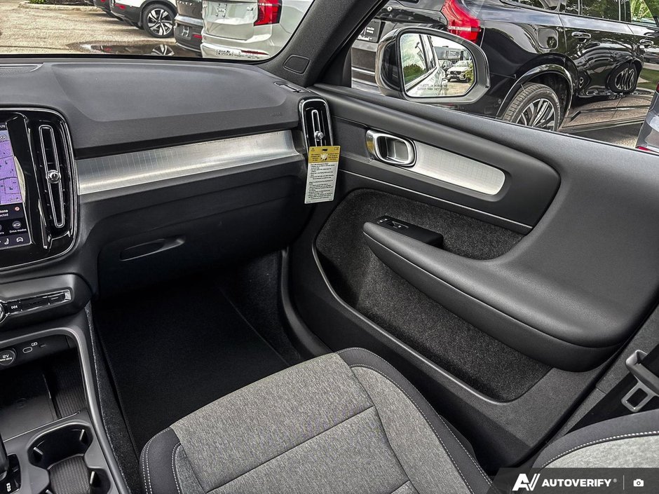 2026 Volvo XC40 Core Dark Theme-25