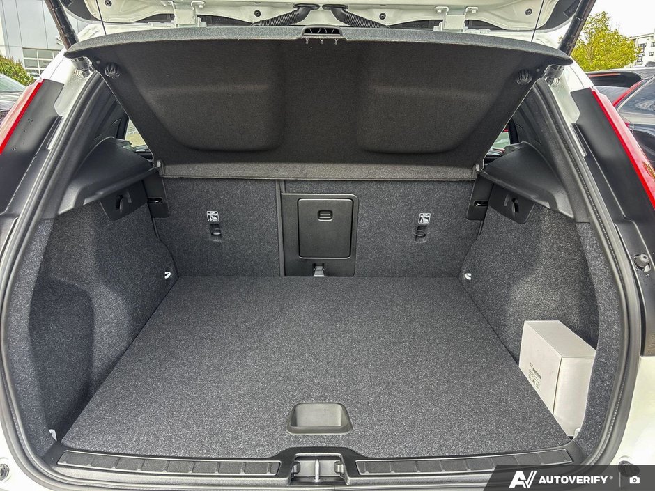 2026 Volvo XC40 Core Dark Theme-8