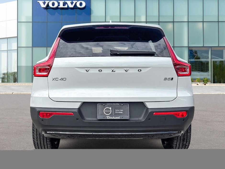 2026 Volvo XC40 Core Dark Theme-4