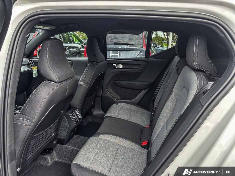2026 Volvo XC40 Core Dark Theme-23