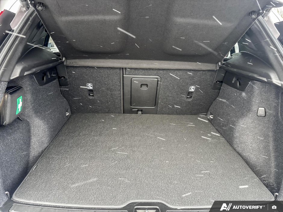 2026 Volvo XC40 Ultra Dark Theme-8