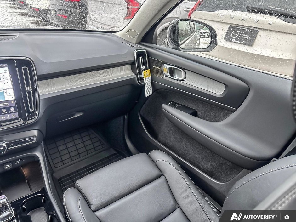 2026 Volvo XC40 Ultra Dark Theme-25