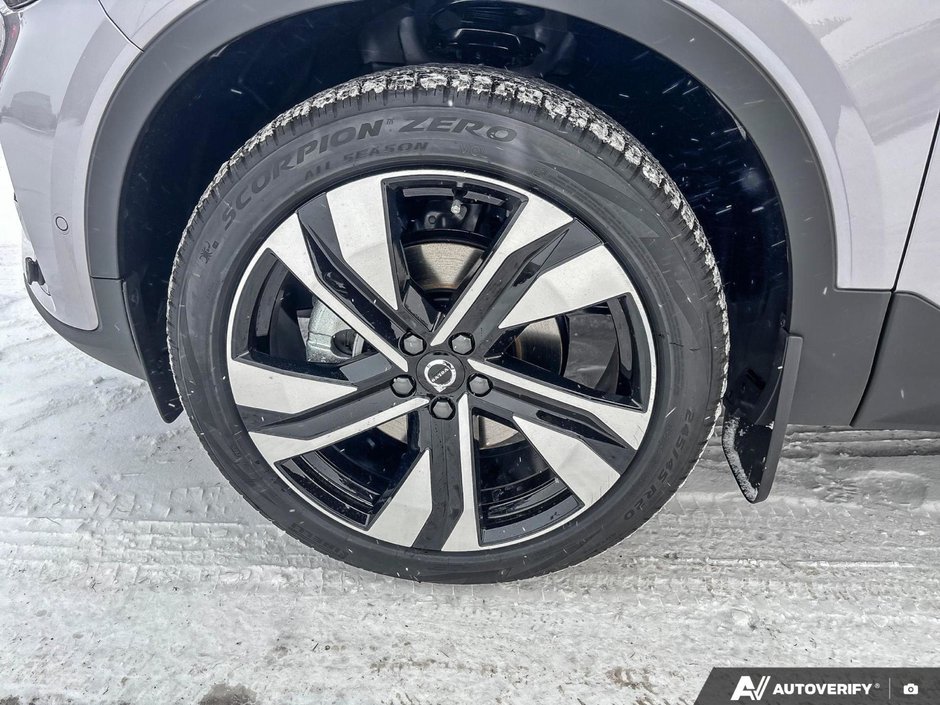 2026 Volvo XC40 Ultra Dark Theme-9