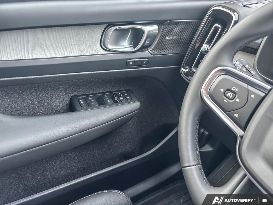 2026 Volvo XC40 Ultra Dark Theme-17