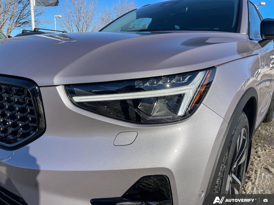 2026 Volvo XC40 Plus Dark Theme-10