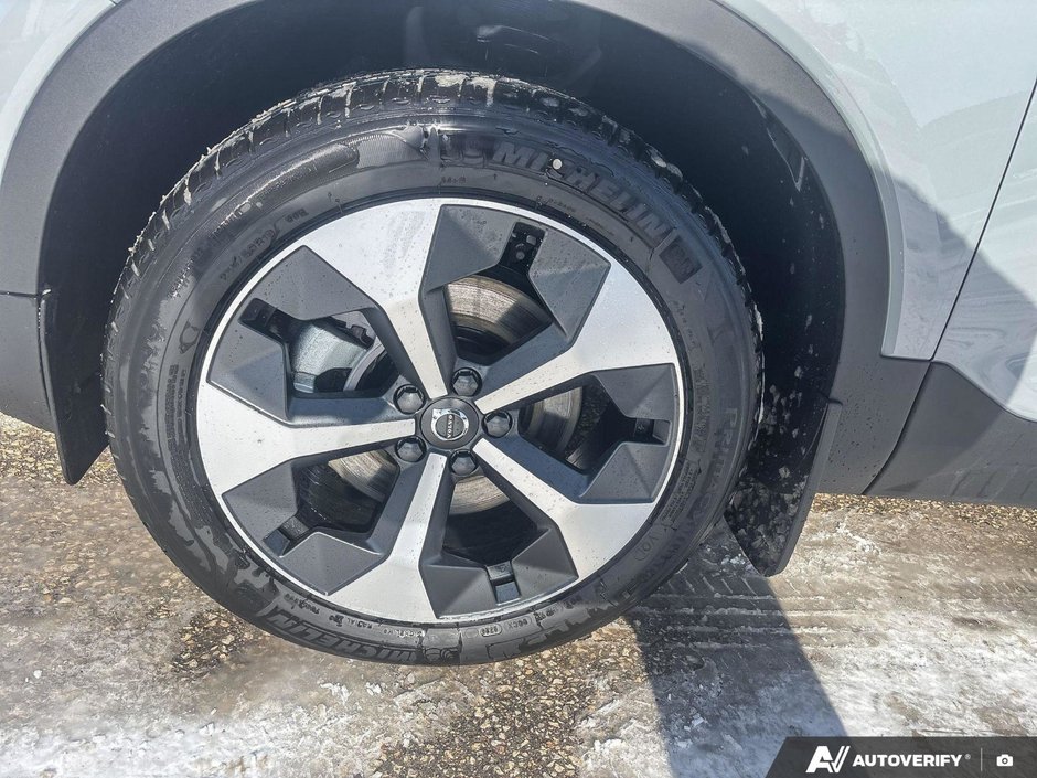 2026 Volvo XC40 Core Dark Theme-8