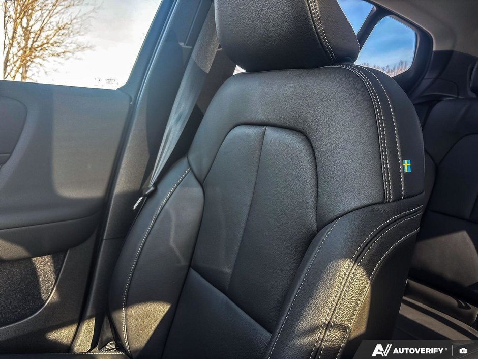 2026 Volvo XC40 Core Dark Theme-19