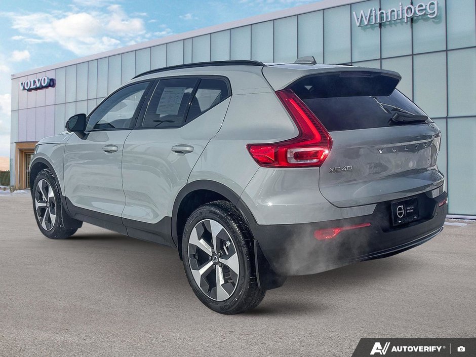 2026 Volvo XC40 Core Dark Theme-2