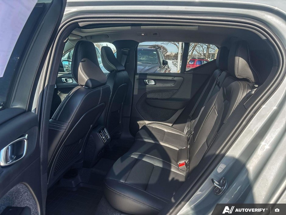 2026 Volvo XC40 Core Dark Theme-23