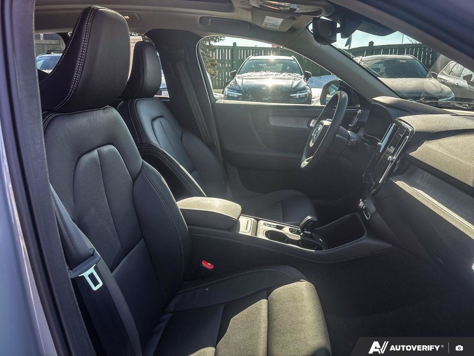 2026 Volvo XC40 Core Dark Theme-21