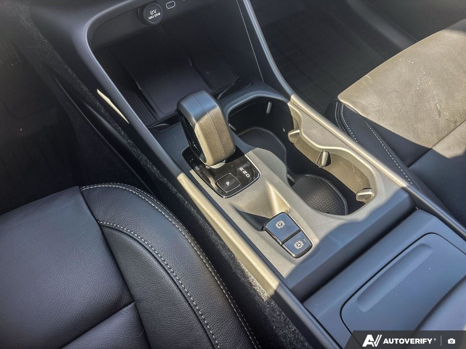 2026 Volvo XC40 Core Dark Theme-17