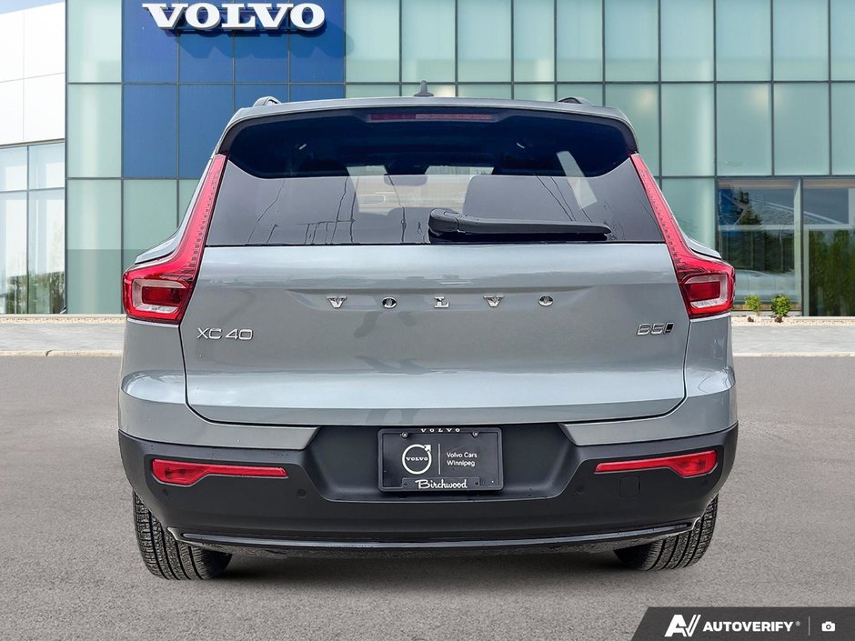 2026 Volvo XC40 Plus Dark Theme-4