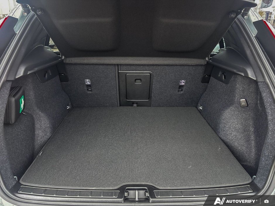 2026 Volvo XC40 Plus Dark Theme-8