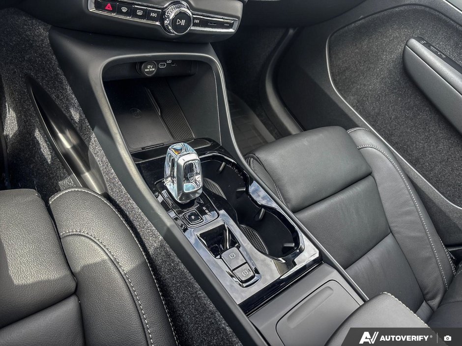 2026 Volvo XC40 Plus Dark Theme-17