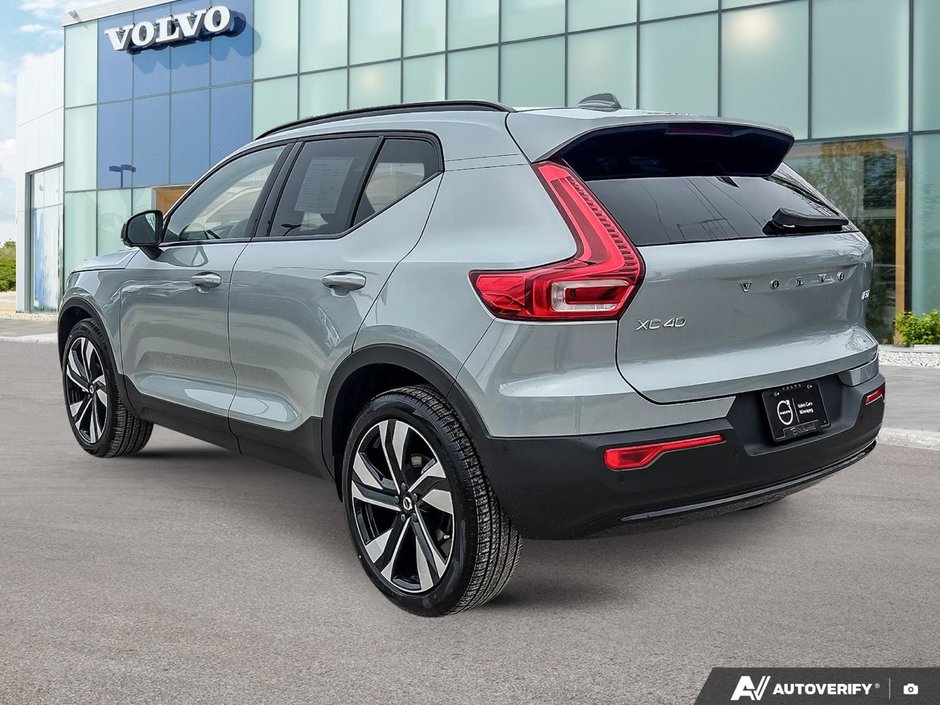 2026 Volvo XC40 Plus Dark Theme-3