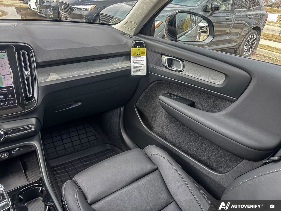 2026 Volvo XC40 Plus Dark Theme-24