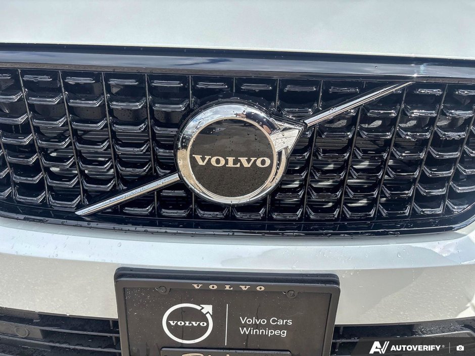2026 Volvo XC40 Core Dark Theme-5