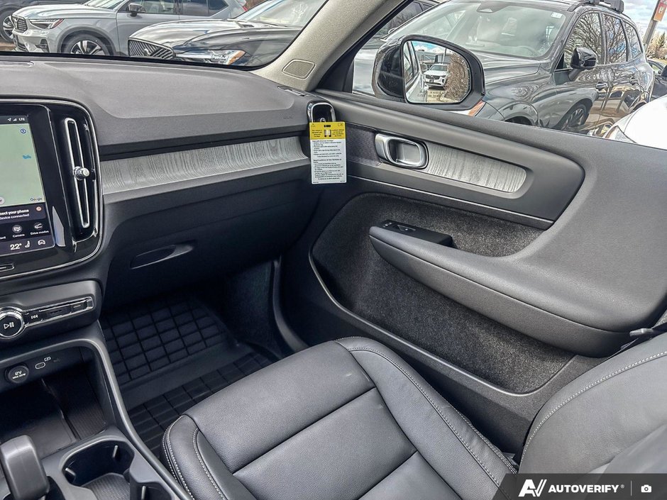 2026 Volvo XC40 Core Dark Theme-25
