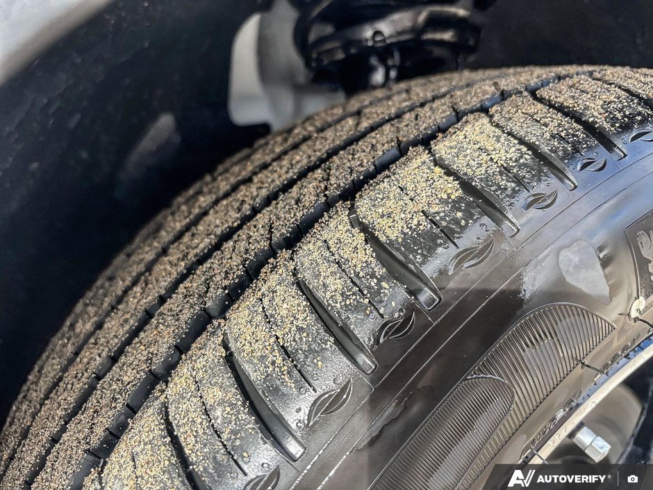 2026 Volvo XC40 Core Dark Theme-9