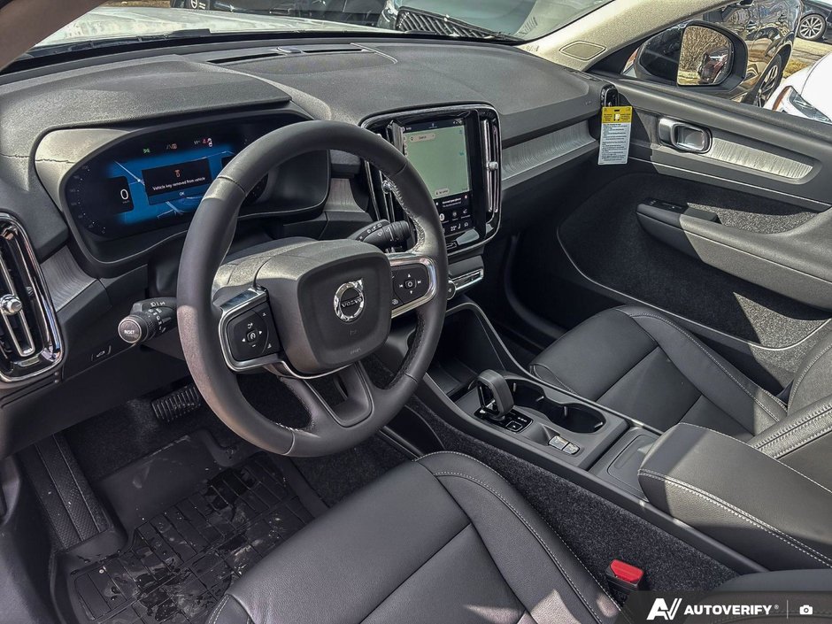 2026 Volvo XC40 Core Dark Theme-12