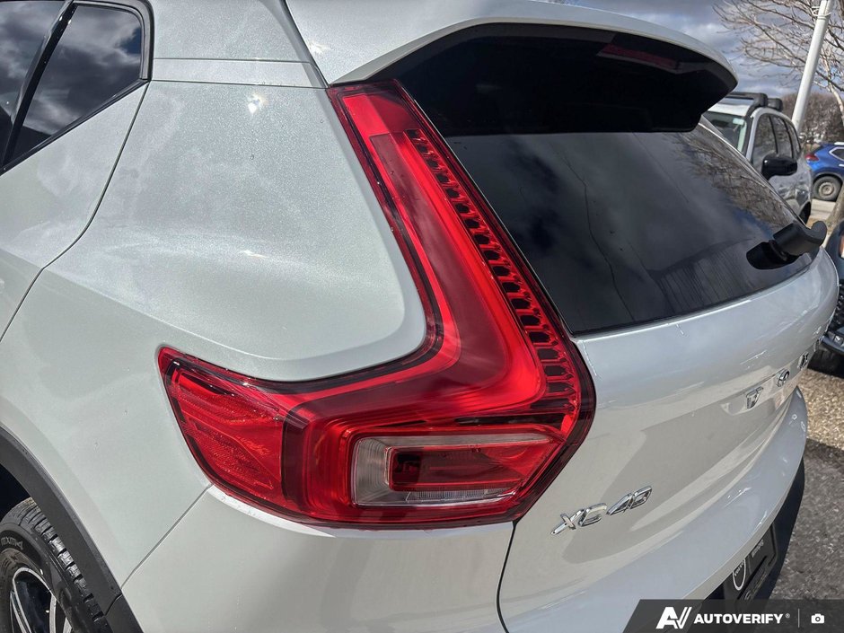 2026 Volvo XC40 Core Dark Theme-12