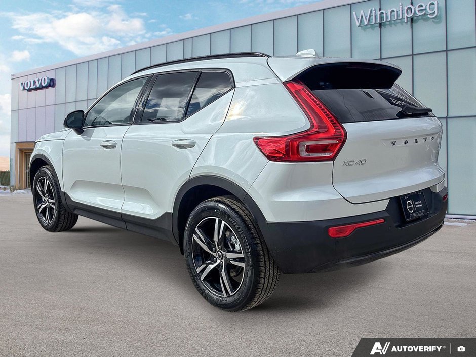 2026 Volvo XC40 Core Dark Theme-2