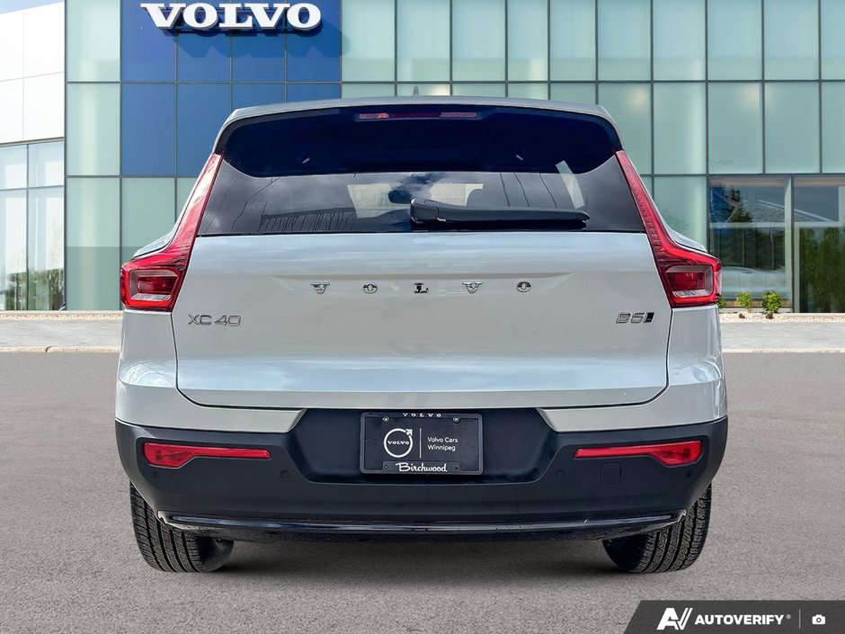 2026 Volvo XC40 Core Dark Theme-4