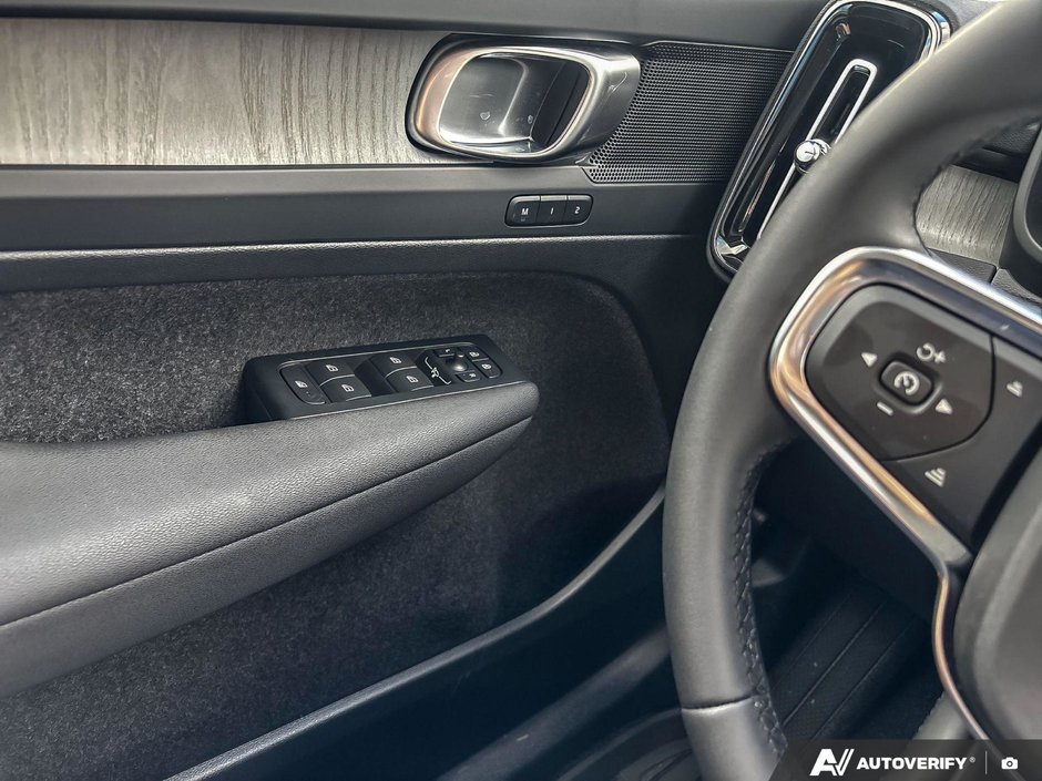 2026 Volvo XC40 Core Dark Theme-16