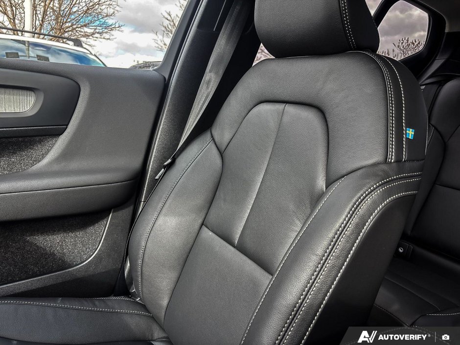 2026 Volvo XC40 Core Dark Theme-19