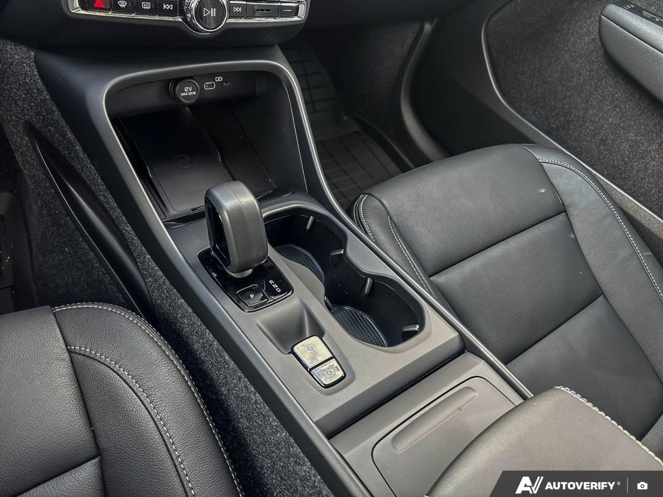 2026 Volvo XC40 Core Dark Theme-17