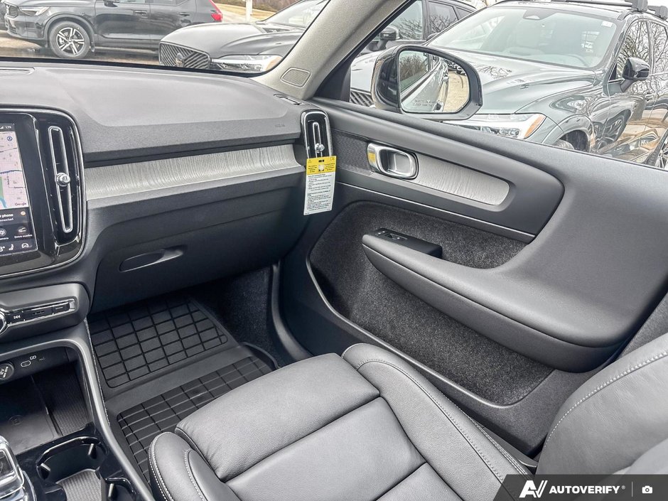 2026 Volvo XC40 Plus Dark Theme-24