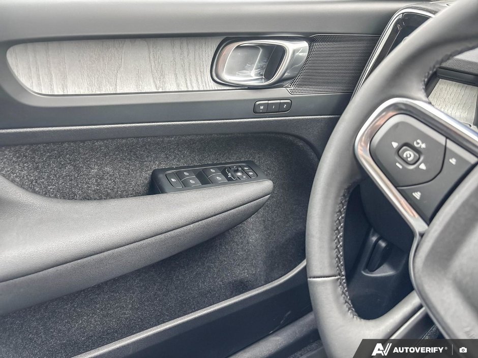 2026 Volvo XC40 Plus Dark Theme-16