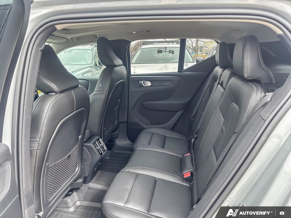 2026 Volvo XC40 Plus Dark Theme-22