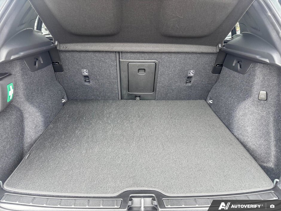 2026 Volvo XC40 Plus Dark Theme-7