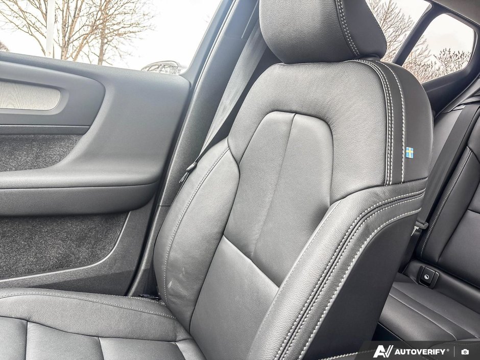 2026 Volvo XC40 Core Dark Theme-19