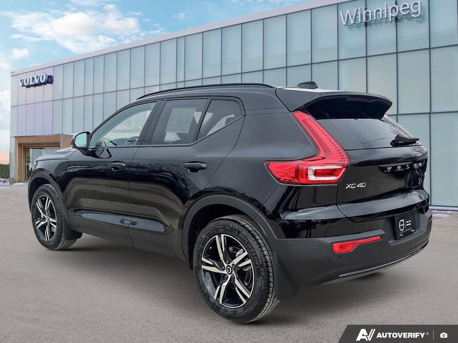 2026 Volvo XC40 Core Dark Theme-2