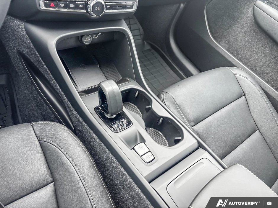 2026 Volvo XC40 Core Dark Theme-17