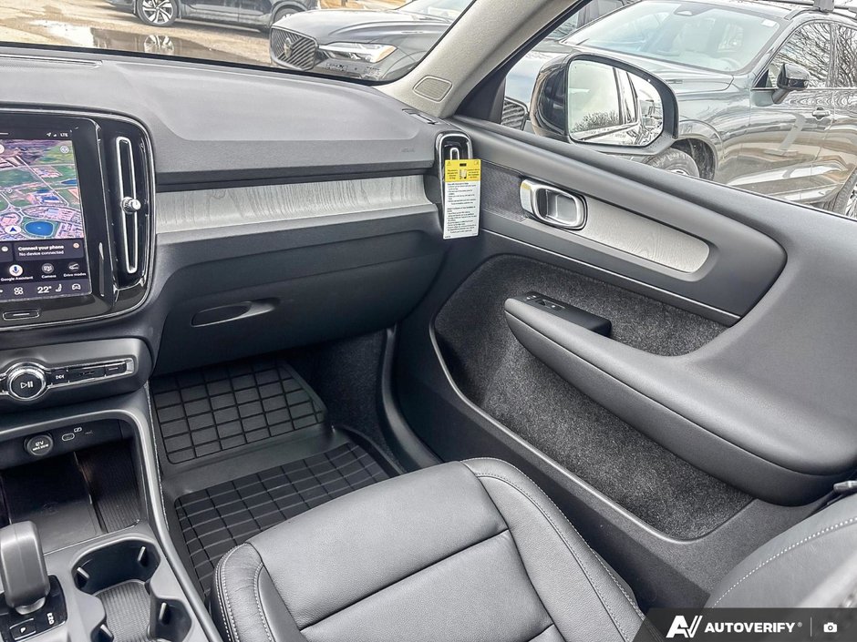 2026 Volvo XC40 Core Dark Theme-25