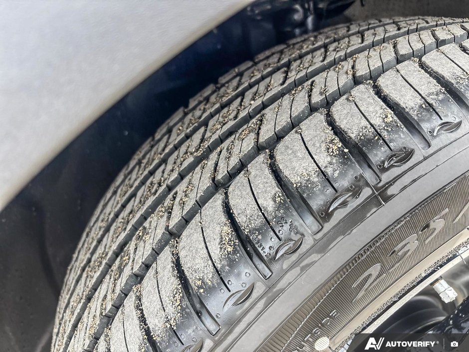 2026 Volvo XC40 Core Dark Theme-9