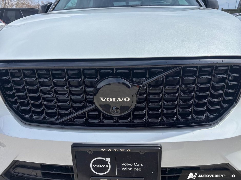 2026 Volvo XC40 Ultra Black Edition-5
