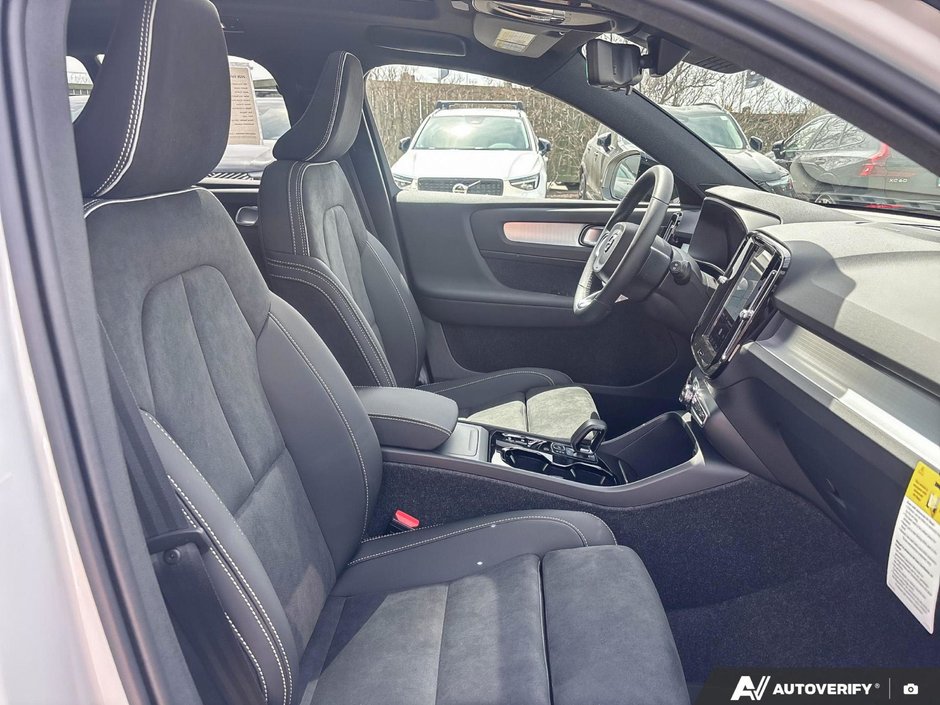 2026 Volvo XC40 Ultra Black Edition-21