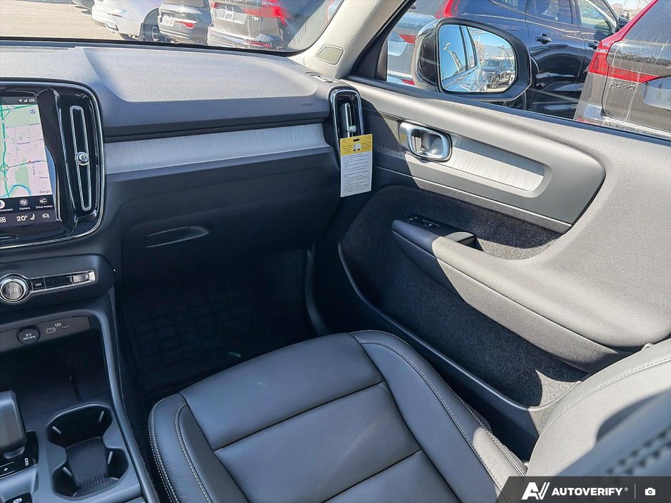 2026 Volvo XC40 Core Dark Theme-25