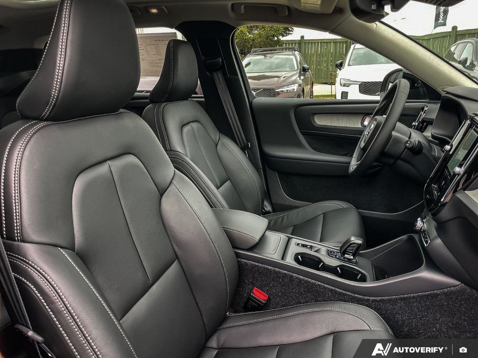 2026 Volvo XC40 Core Dark Theme-22